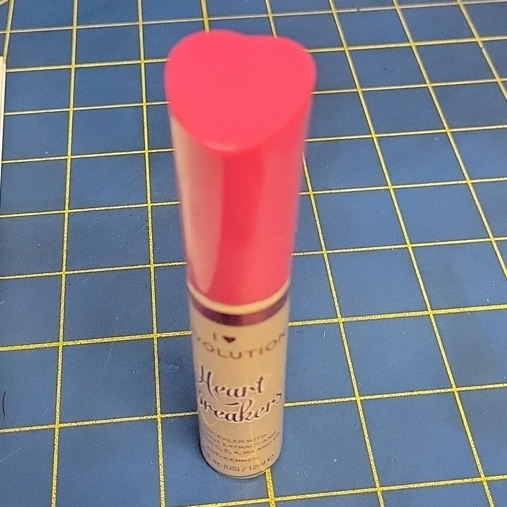 I ❤️ Revolution Heart Breaker Concealer 12ml Custard New
